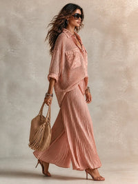 Camille | Conjunto rosa de camisa de malla y falda plisada