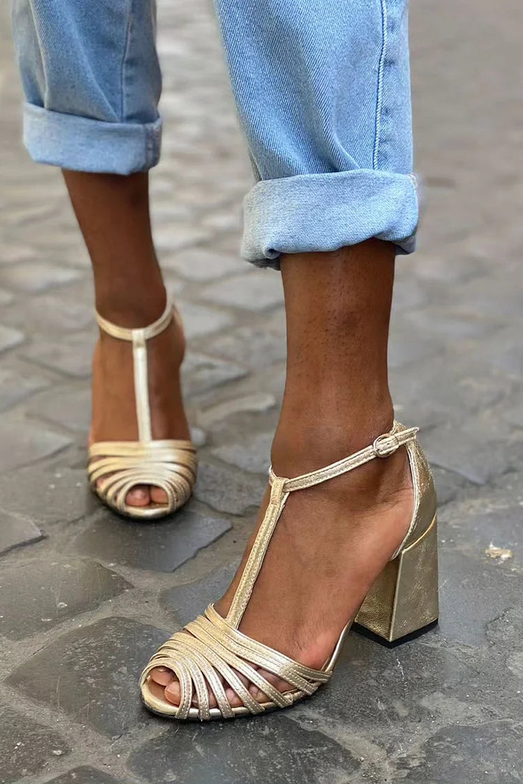 Tacones anchos peep toe con hebilla, correa en T y correas