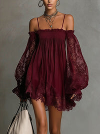 Noemi · Minivestido de Chifón Azul Marino con Escote Off-Shoulder, Encaje y Mangas Transparentes