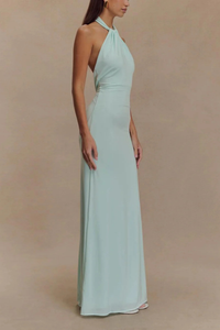 Bronte | Vestido maxi ajustado de invitada con cuello halter, nudo y espalda abierta™