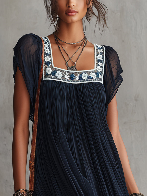 Apolline | Vestido Mini Plisado de Gasa con Bordado Floral Azul Marino