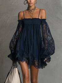 Noemi · Minivestido de Chifón Azul Marino con Escote Off-Shoulder, Encaje y Mangas Transparentes