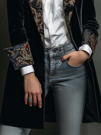 Léontine | Blazer entallado negro con estampado barroco