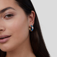 Flor Dorada · Pendientes de Círculo Dorado con Flor