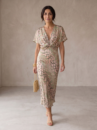 Antonella · Vestido Elegante de Tejido Ligero y Fluido