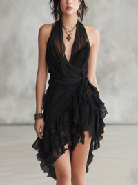 Perrine · Vestido Corto de Encaje Negro con Cuello Halter y Volantes