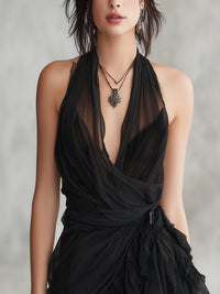 Perrine · Vestido Corto de Encaje Negro con Cuello Halter y Volantes