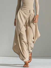 Delphine | Conjunto de top beige con cuello barco y pantalón ancho con volantes