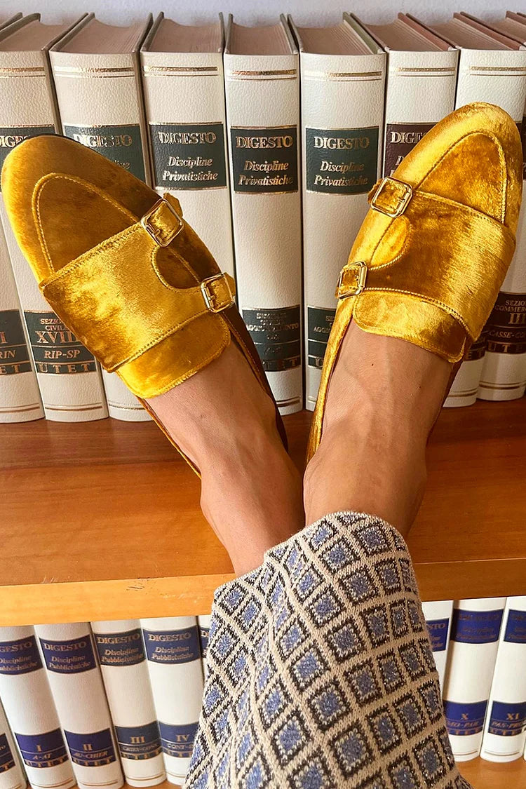 Mocasines slip-on aterciopelados Amarillo con correa y hebillas decorativas