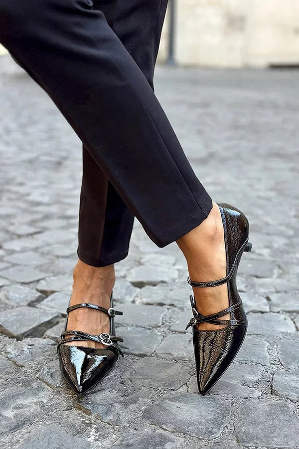 Tacones de aguja Negro de punta con múltiples correas y hebillas