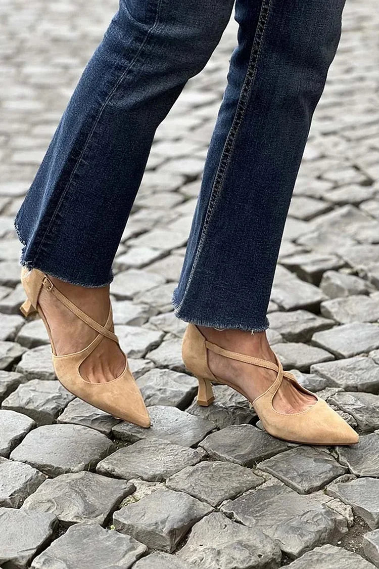 Tacones bajos Caqui de punta en color liso con hebilla y correas cruzadas