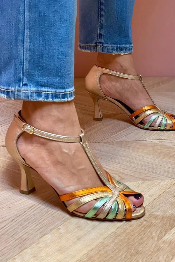 Tacones de aguja cut-out Multicolor y Dorado con hebilla y correa en T