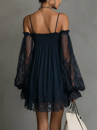 Noemi · Minivestido de Chifón Azul Marino con Escote Off-Shoulder, Encaje y Mangas Transparentes