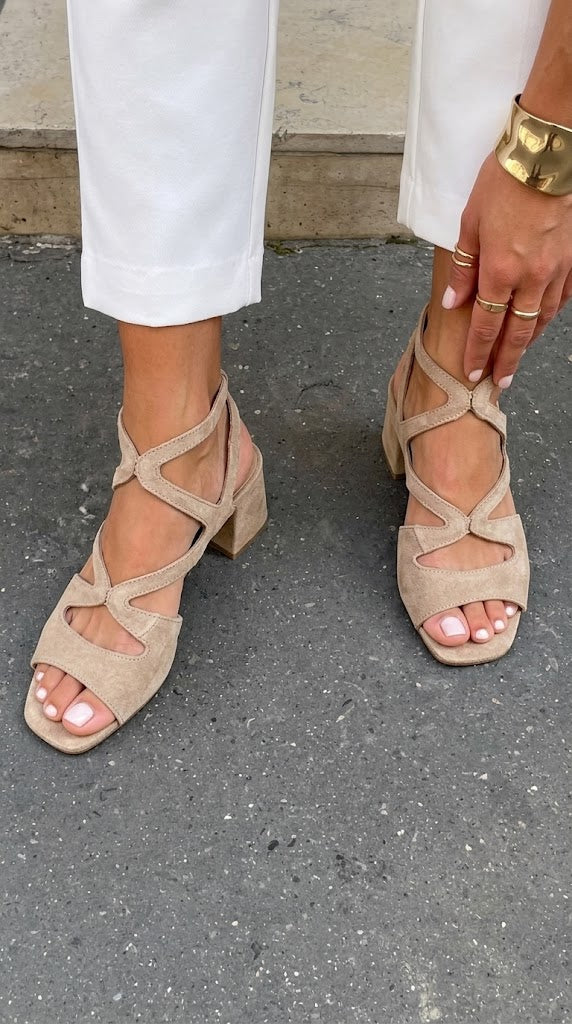 Tacones de bloque aterciopelados Beige de punta cuadrada con correas