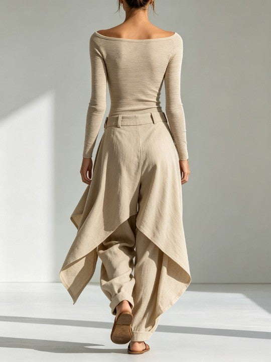 Delphine | Conjunto de top beige con cuello barco y pantalón ancho con volantes