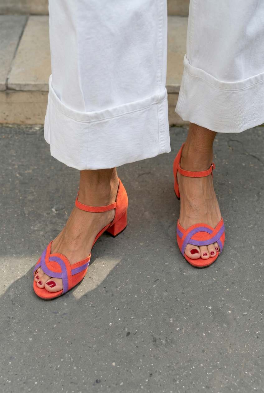 Sandalias peep toe aterciopelados con correa al tobillo y tacón de bloque [Pre-Order]