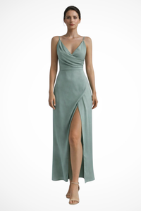 Selvara | Vestido maxi de invitada con abertura y cuerpo drapeado™