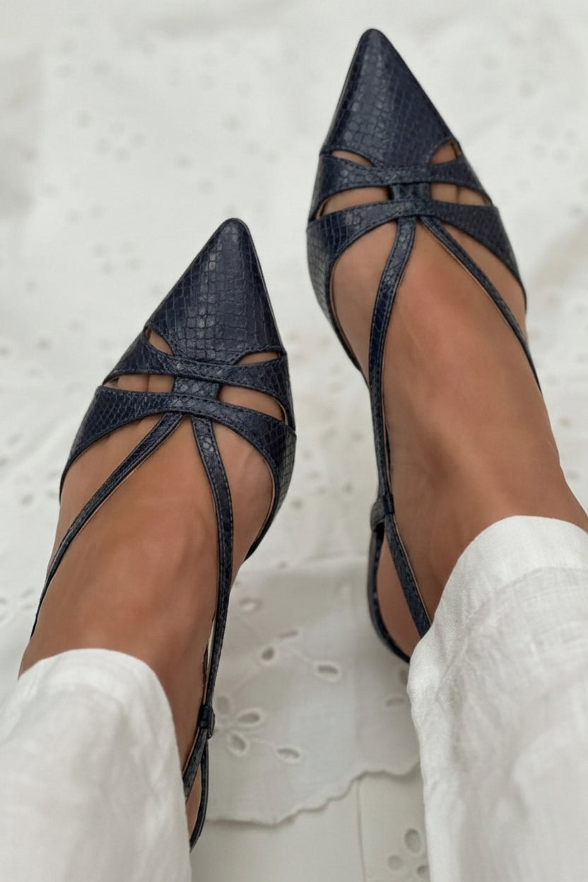 Tacones kitten slingback elegantes Negro de punta con correas
