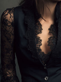 Noémie | Blazer negro con mangas semitransparentes