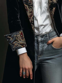 Léontine | Blazer entallado negro con estampado barroco