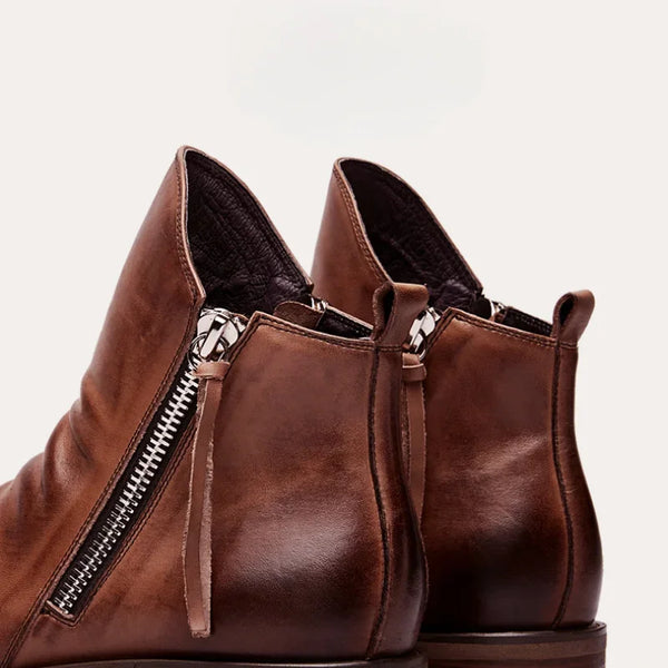 Bernardo Cavallino · Botas de Cuero con Detalle Cosido