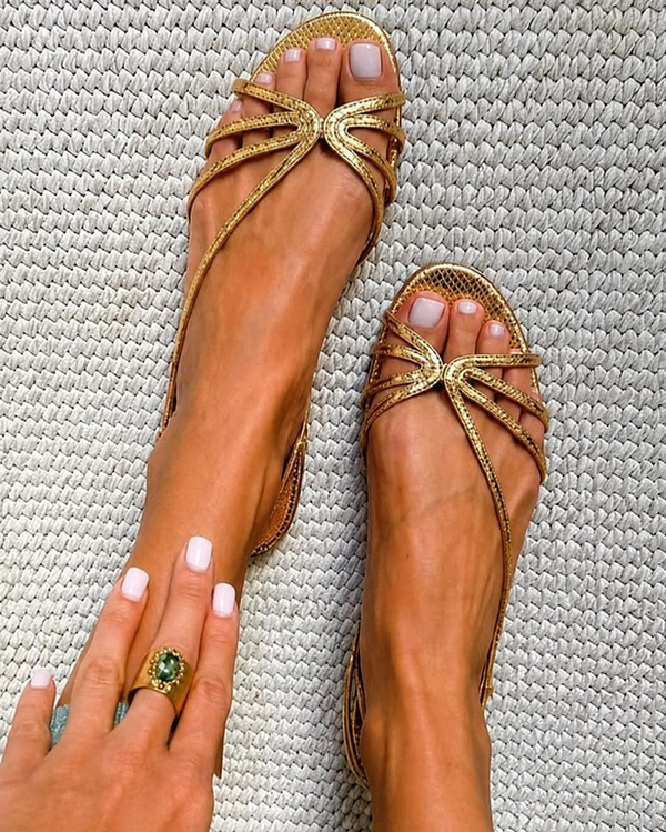 Camille · Sandalias Doradas Elegancia de Verano