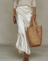 Eugénie · Vestido Midi de Satén Elegante