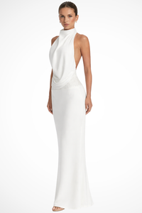 Ottilie | Vestido maxi de satén drapeado con cuello halter para invitada™