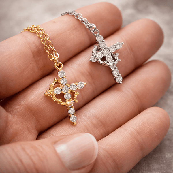 Collar Cruz & Corona – Elegancia y Propósito