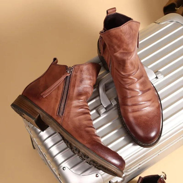 Bernardo Cavallino · Botas de Cuero con Detalle Cosido