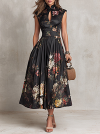 Adèle | Robe Midi en Satin Plissé, Col Cœur, Noire