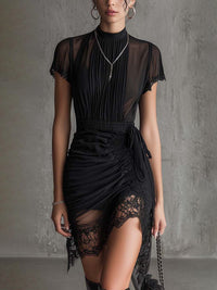 Séraphine · Vestido Corto Plisado de Gasa Negra con Encaje