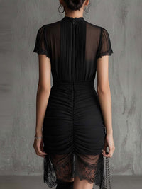 Séraphine · Vestido Corto Plisado de Gasa Negra con Encaje