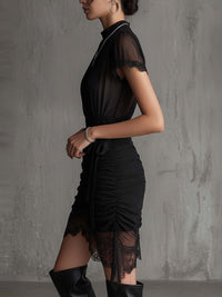 Séraphine · Vestido Corto Plisado de Gasa Negra con Encaje