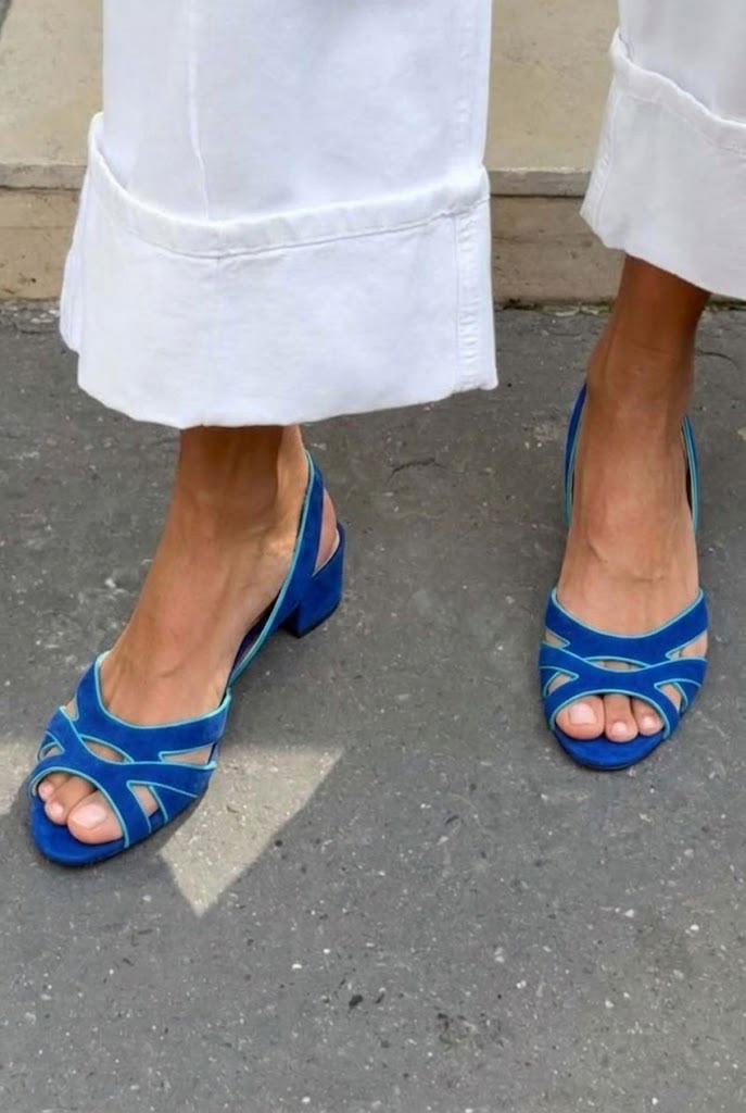 Sandalias cut-out peep toe bajos a incastro