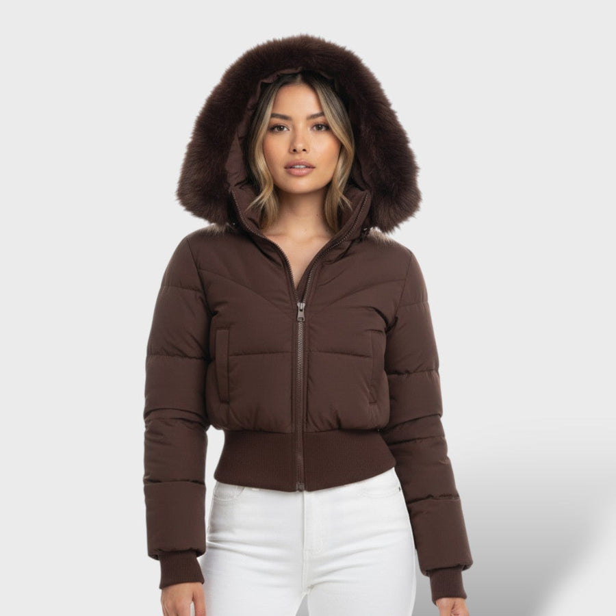 Chaqueta corta con capucha y piel sintética
