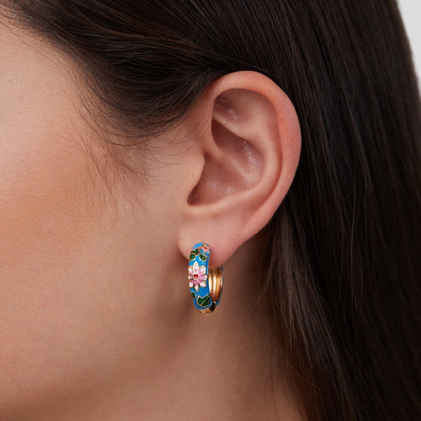 Flor Dorada · Pendientes de Círculo Dorado con Flor