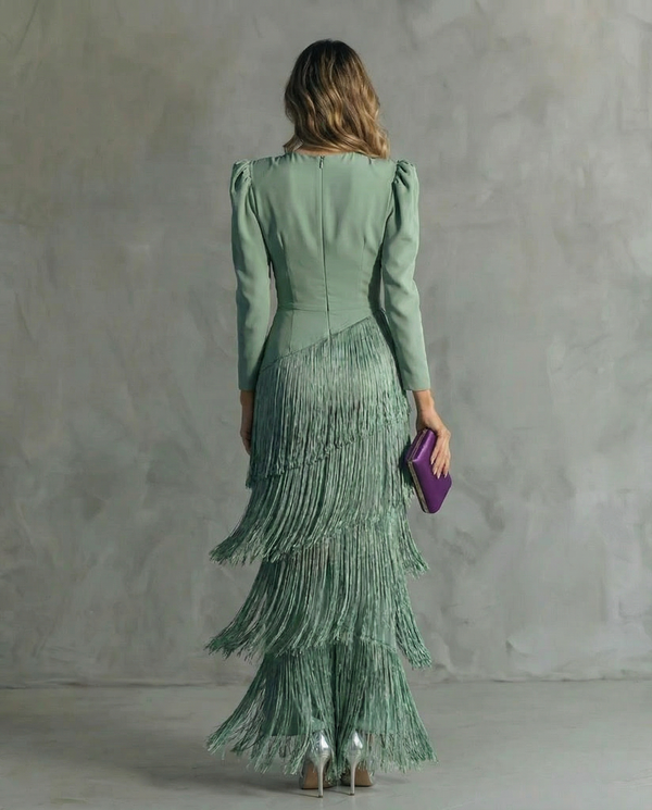 Chiara · Vestido Elegante de Tejido Lujo con Mangas de Flecos