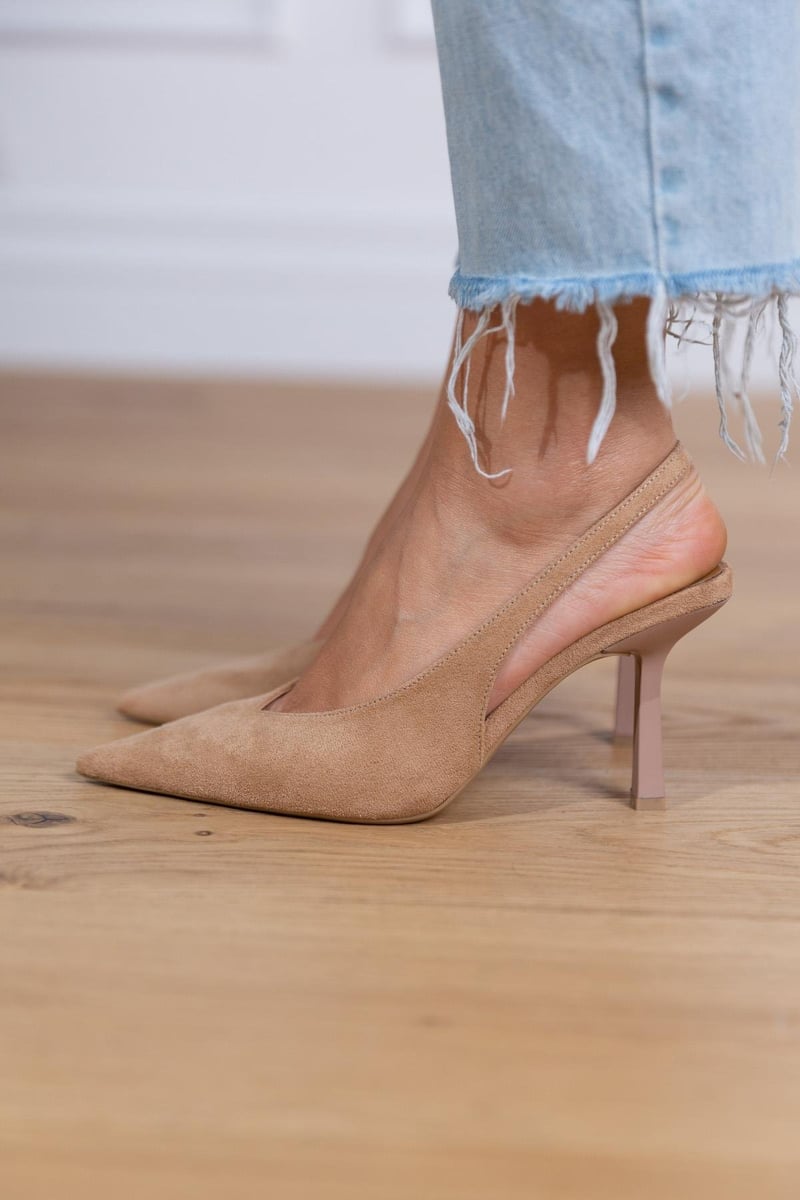 Tacones kitten Beige de punta en color liso